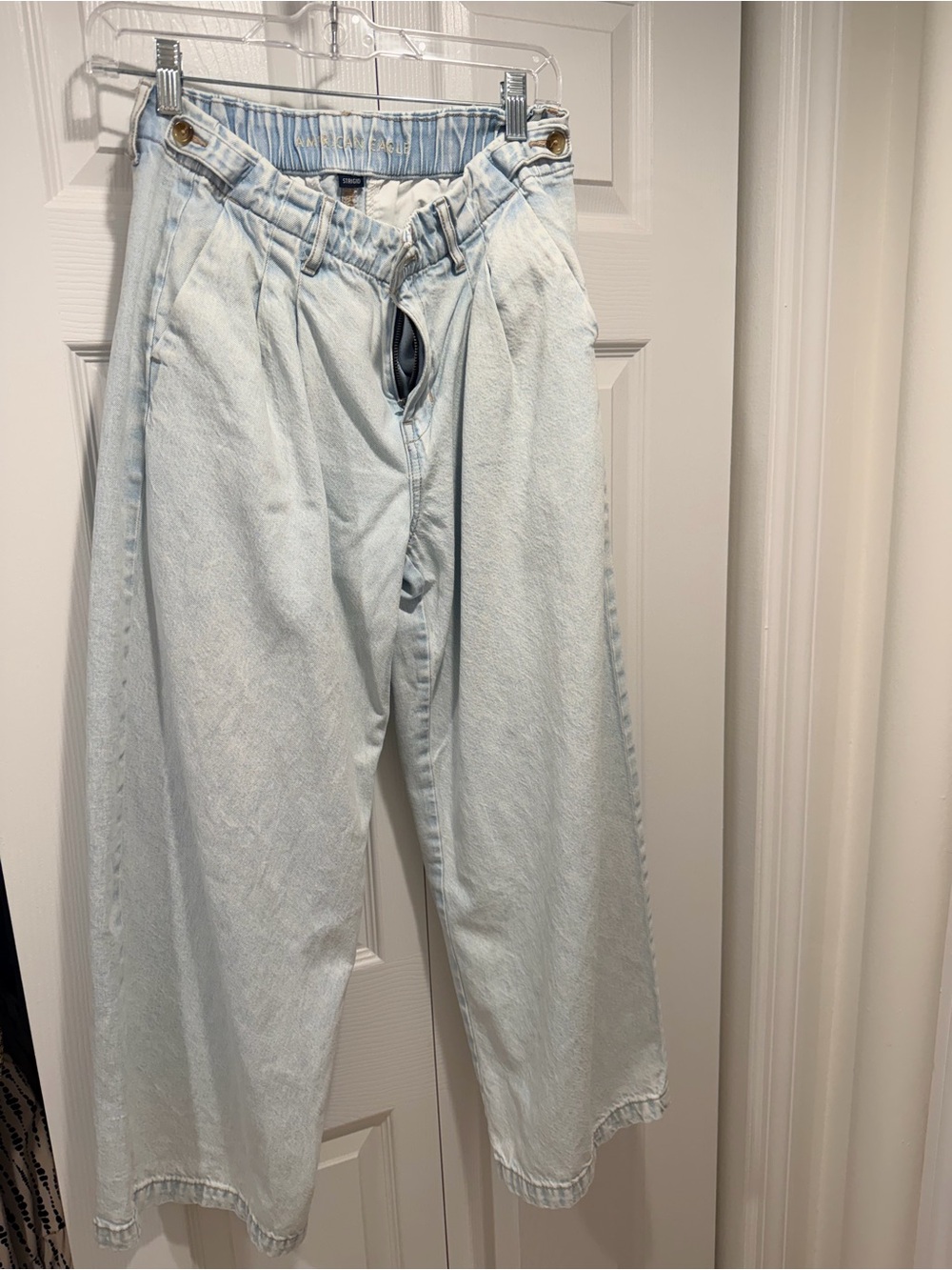 American Eagle Outfitters Light Blue Wide-Leg Women’s Jeans
